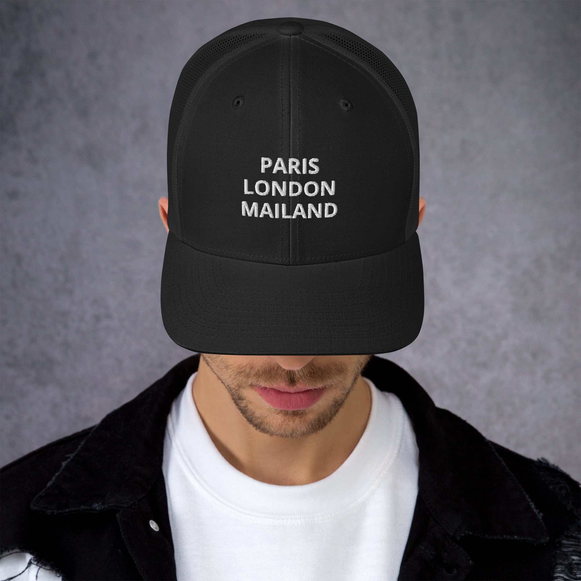 "Paris, London, Mailand" Trucker-CapDiese 6-Panel Trucker-Cap mit Netzrücken ist eine bequeme und klassische Wahl für einen perfekten Tag in der Sonne.

• 60 % Baumwolle, 40 % Polyester
• Kopfumfang: 5"Paris, London, Mailand" Trucker-Cap