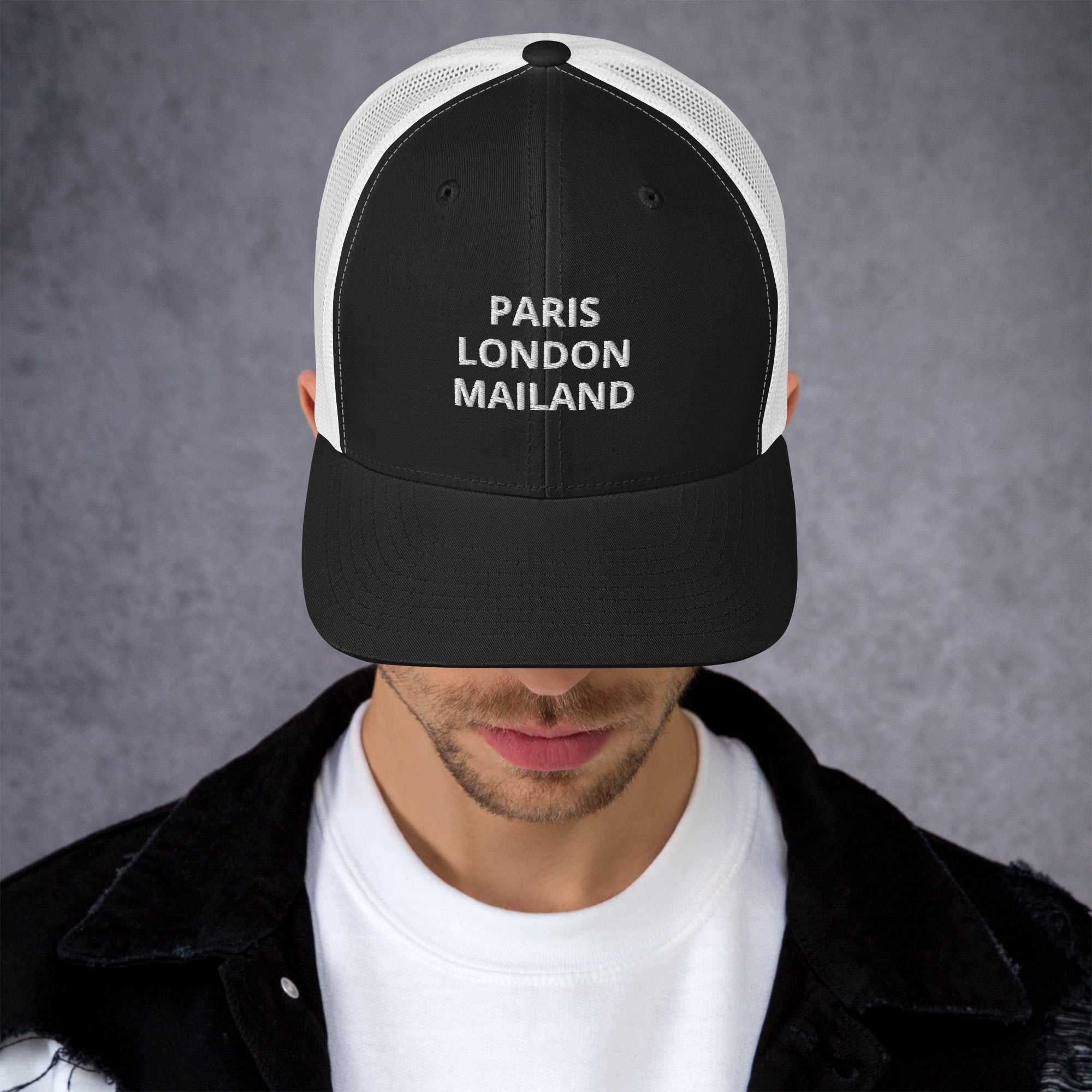 "Paris, London, Mailand" Trucker-CapDiese 6-Panel Trucker-Cap mit Netzrücken ist eine bequeme und klassische Wahl für einen perfekten Tag in der Sonne.

• 60 % Baumwolle, 40 % Polyester
• Kopfumfang: 5"Paris, London, Mailand" Trucker-Cap