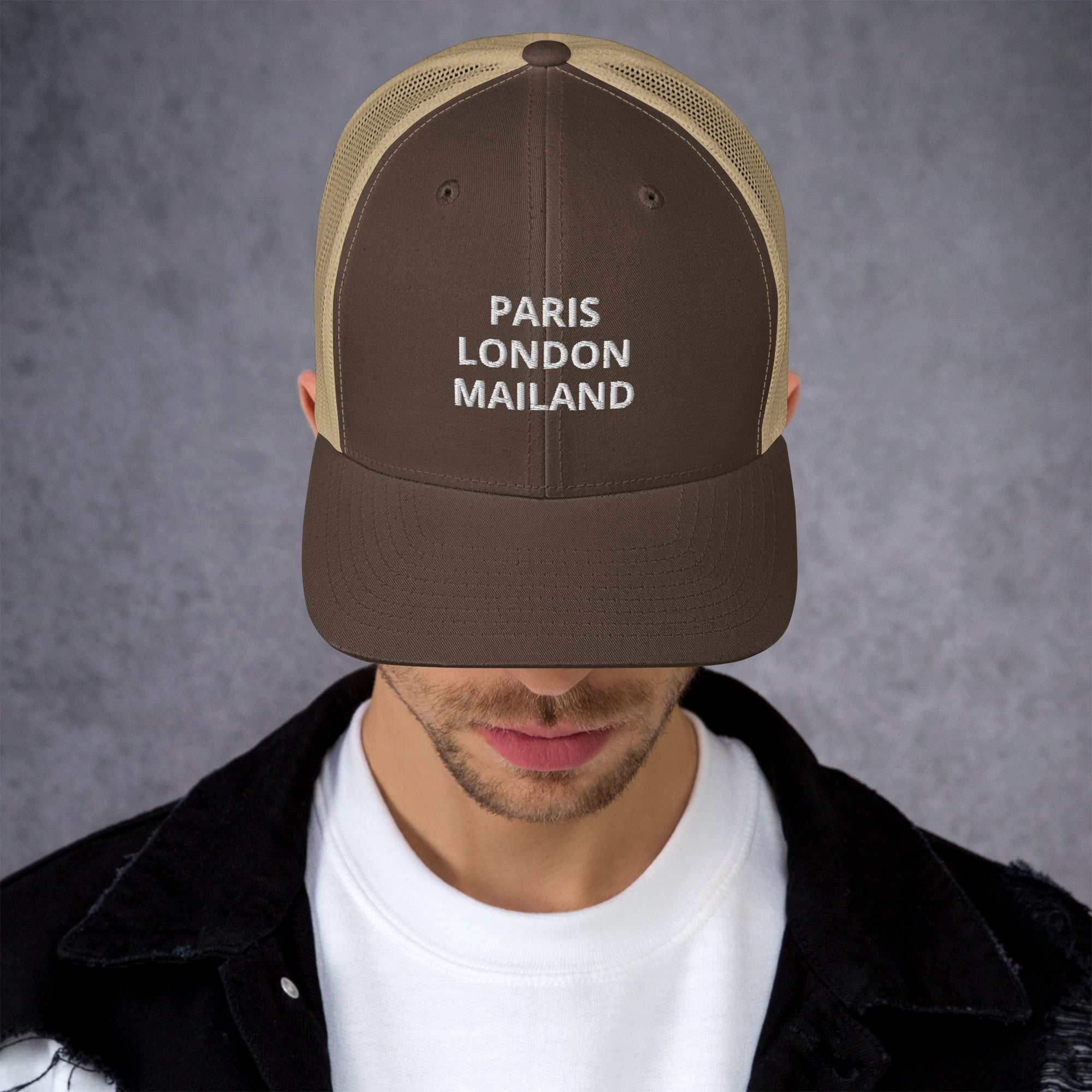 "Paris, London, Mailand" Trucker-CapDiese 6-Panel Trucker-Cap mit Netzrücken ist eine bequeme und klassische Wahl für einen perfekten Tag in der Sonne.

• 60 % Baumwolle, 40 % Polyester
• Kopfumfang: 5"Paris, London, Mailand" Trucker-Cap