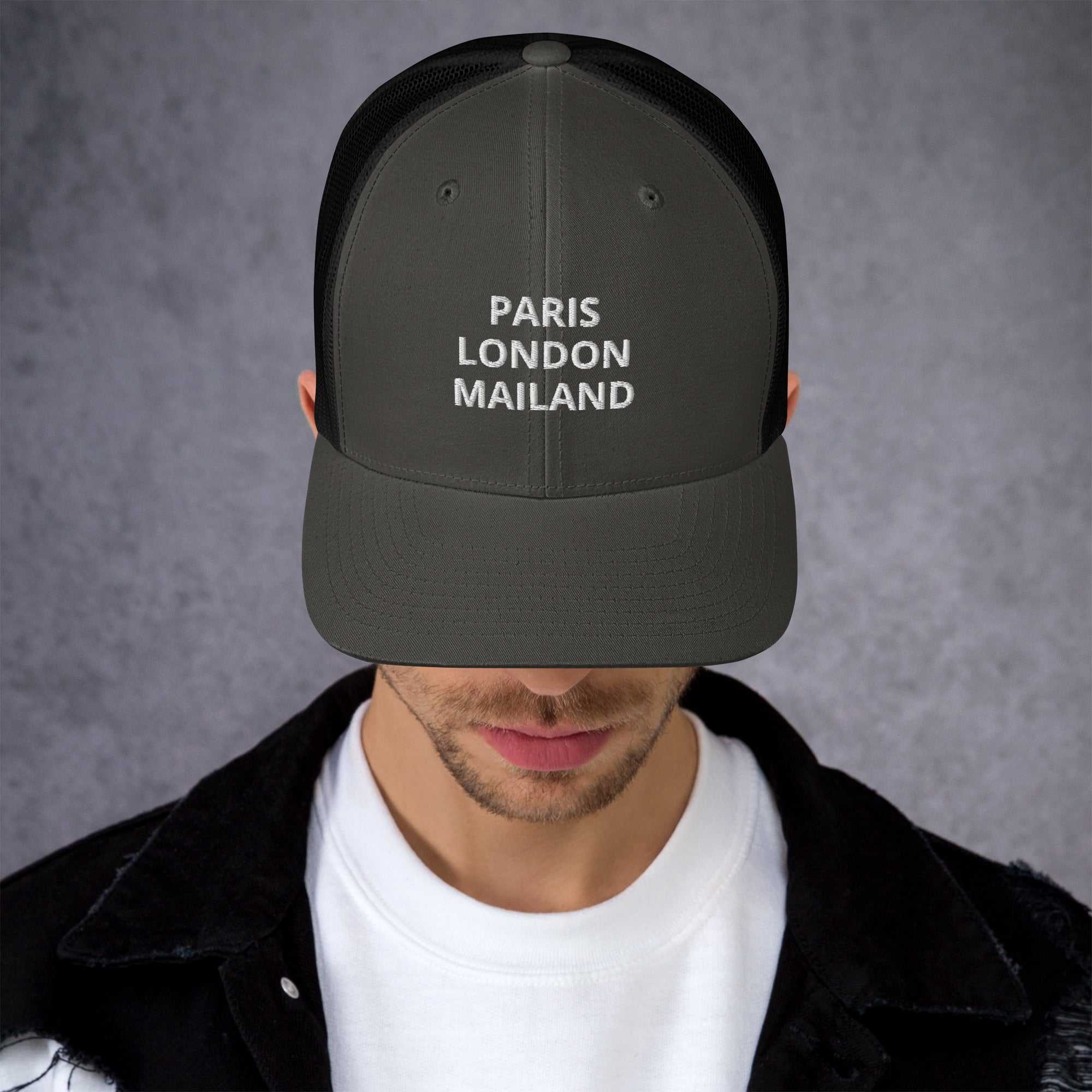 "Paris, London, Mailand" Trucker-CapDiese 6-Panel Trucker-Cap mit Netzrücken ist eine bequeme und klassische Wahl für einen perfekten Tag in der Sonne.

• 60 % Baumwolle, 40 % Polyester
• Kopfumfang: 5"Paris, London, Mailand" Trucker-Cap