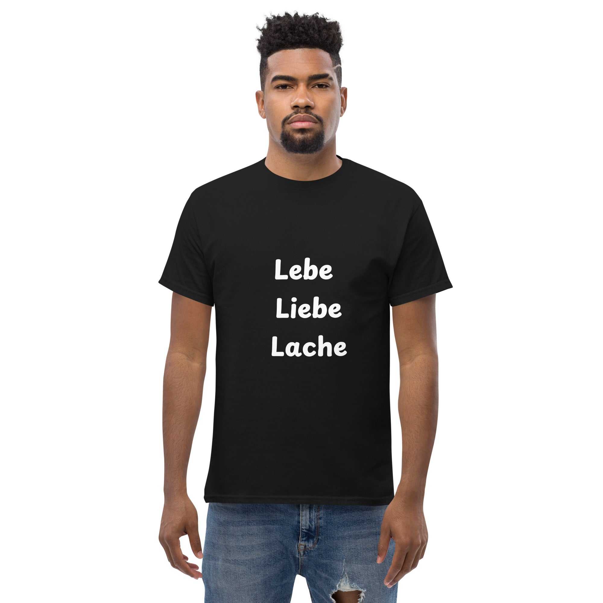 "Lebe, Liebe, Lache" kurzes Zitat Klassisches Unisex T-Shirt Das klassische Unisex-T-Shirt aus 100 % Baumwolle sorgt für eine gerade Linie. Es sitzt schön, behält klare Linien an den Kanten und passt perfekt zu mehrschichtigen"Lebe, Liebe, Lache" kurzes Zitat Klassisches Unisex