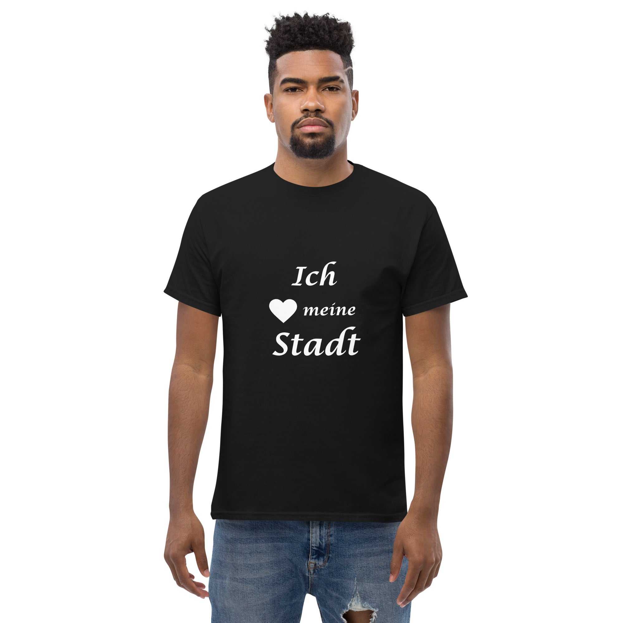 "Ich liebe meine Stadt" kurzes Zitat Klassisches Unisex T-ShirtDas klassische Unisex-T-Shirt aus 100 % Baumwolle sorgt für eine gerade Linie. Es sitzt schön, behält klare Linien an den Kanten und passt perfekt zu mehrschichtigen"Ich liebe meine Stadt" kurzes Zitat Klassisches Unisex