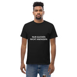 "Nur Gucken Nicht Anfassen"Klassisches Unisex T-ShirtDas klassische Unisex-T-Shirt aus 100 % Baumwolle sorgt für eine gerade Linie. Es sitzt schön, behält klare Linien an den Kanten und passt perfekt zu mehrschichtigen"Nur Gucken Nicht Anfassen"Klassisches Unisex