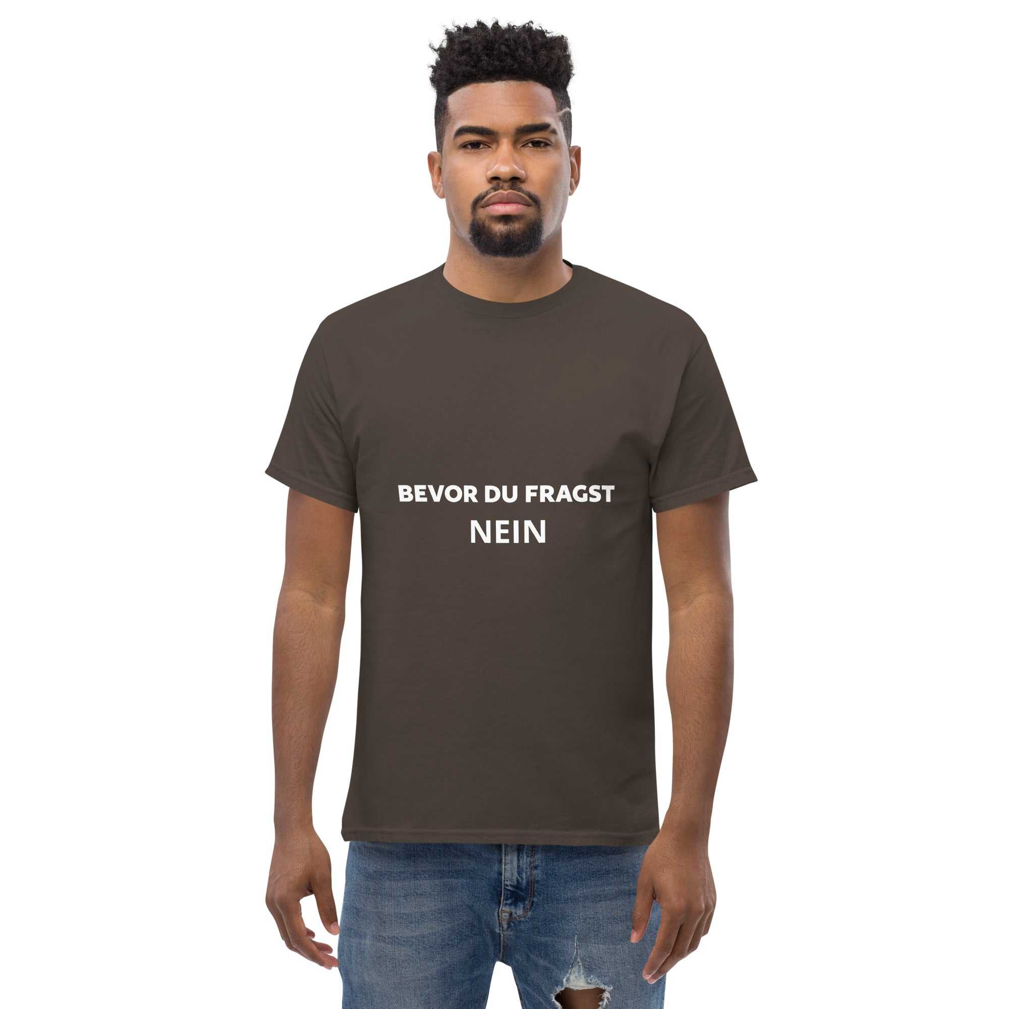 "Bevor du fragst , nein" Klassisches Unisex T-ShirtDas klassische Unisex-T-Shirt aus 100 % Baumwolle sorgt für eine gerade Linie. Es sitzt schön, behält klare Linien an den Kanten und passt perfekt zu mehrschichtigen"Bevor du fragst , nein" Klassisches Unisex