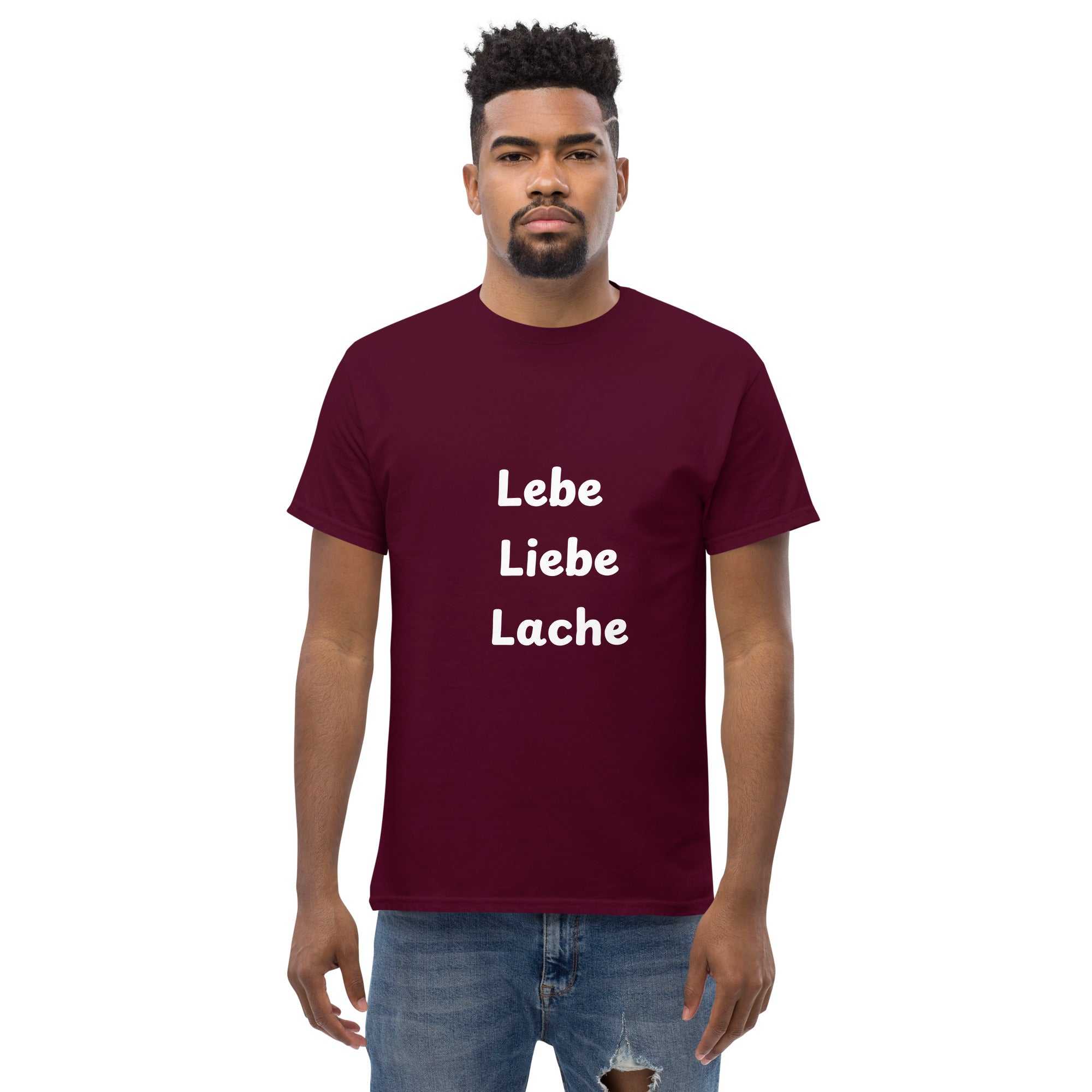 "Lebe, Liebe, Lache" kurzes Zitat Klassisches Unisex T-ShirtDas klassische Unisex-T-Shirt aus 100 % Baumwolle sorgt für eine gerade Linie. Es sitzt schön, behält klare Linien an den Kanten und passt perfekt zu mehrschichtigen"Lebe, Liebe, Lache" kurzes Zitat Klassisches Unisex