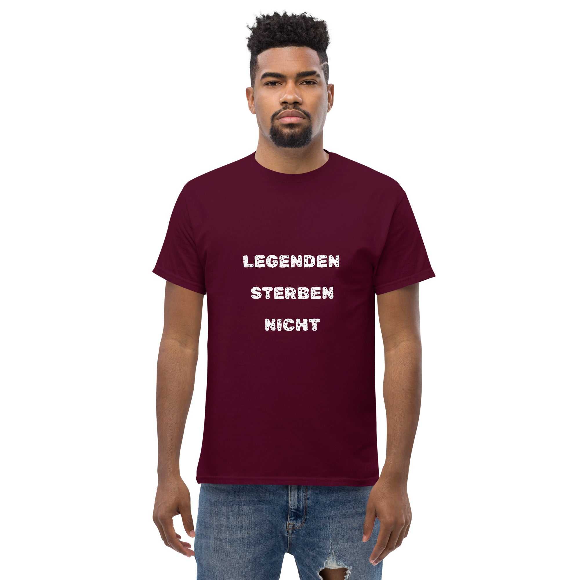 "Legenden Sterben Nicht" kurzes Zitat Klassisches Unisex T-ShirtDas klassische Unisex-T-Shirt aus 100 % Baumwolle sorgt für eine gerade Linie. Es sitzt schön, behält klare Linien an den Kanten und passt perfekt zu mehrschichtigen"Legenden Sterben Nicht" kurzes Zitat Klassisches Unisex