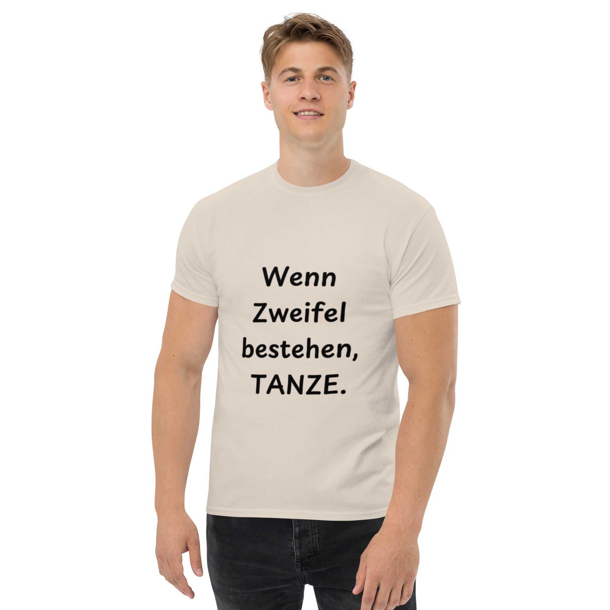 "Wenn Zweifel bestehen, tanze." Lustig Zitat Klassisches Unisex T-ShirDas klassische Unisex-T-Shirt aus 100 % Baumwolle sorgt für eine gerade Linie. Es sitzt schön, behält klare Linien an den Kanten und passt perfekt zu mehrschichtigen"Wenn Zweifel bestehen, tanze