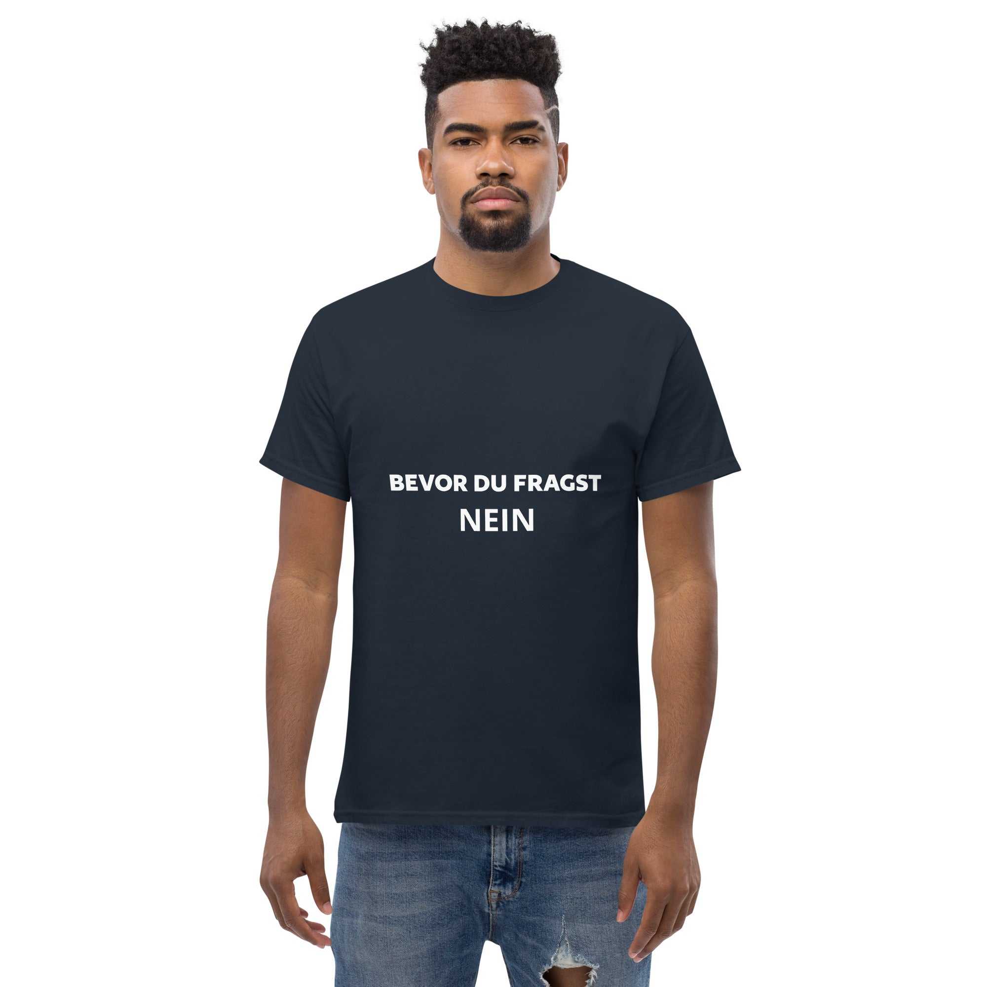 "Bevor du fragst , nein" Klassisches Unisex T-ShirtDas klassische Unisex-T-Shirt aus 100 % Baumwolle sorgt für eine gerade Linie. Es sitzt schön, behält klare Linien an den Kanten und passt perfekt zu mehrschichtigen"Bevor du fragst , nein" Klassisches Unisex