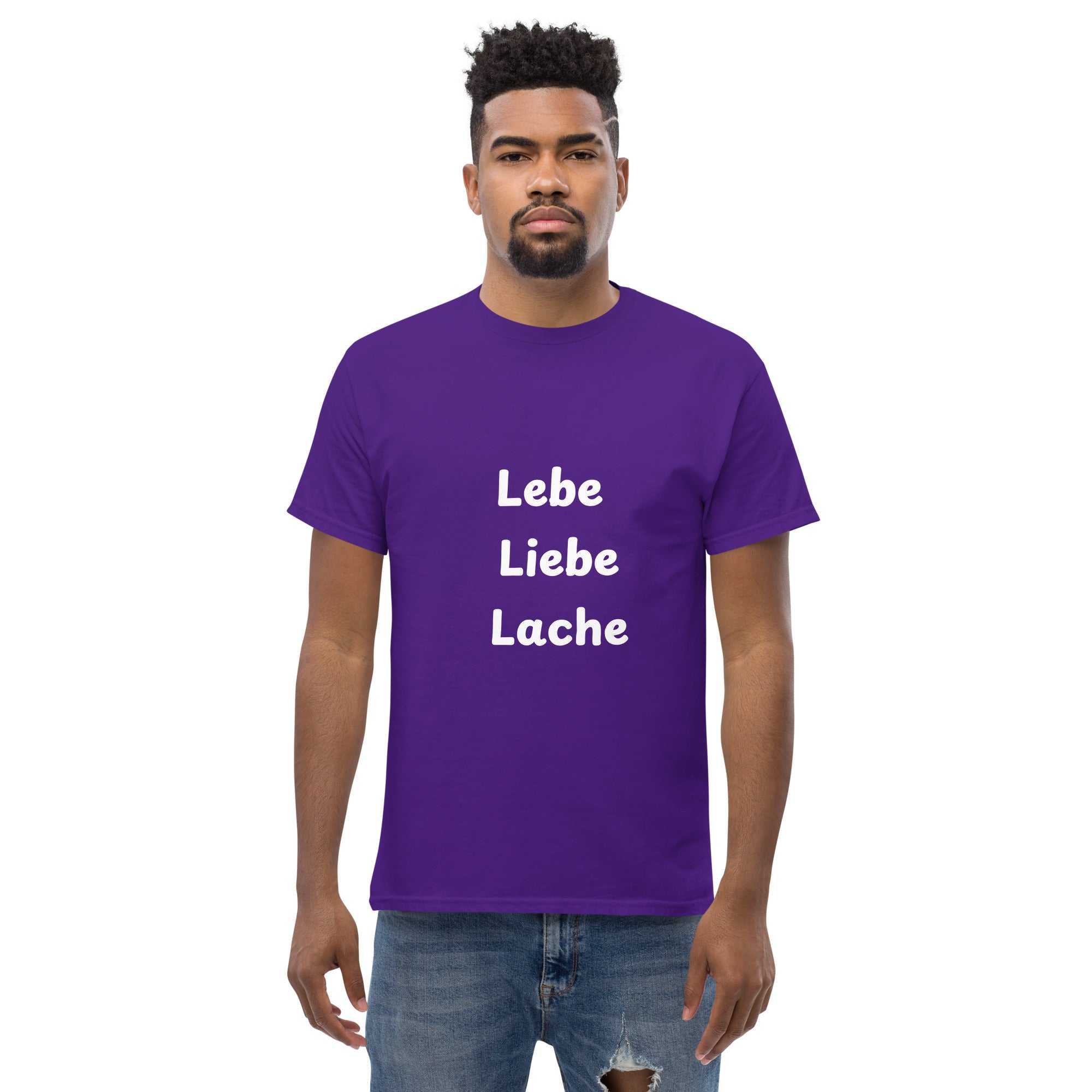 "Lebe, Liebe, Lache" kurzes Zitat Klassisches Unisex T-ShirtDas klassische Unisex-T-Shirt aus 100 % Baumwolle sorgt für eine gerade Linie. Es sitzt schön, behält klare Linien an den Kanten und passt perfekt zu mehrschichtigen"Lebe, Liebe, Lache" kurzes Zitat Klassisches Unisex