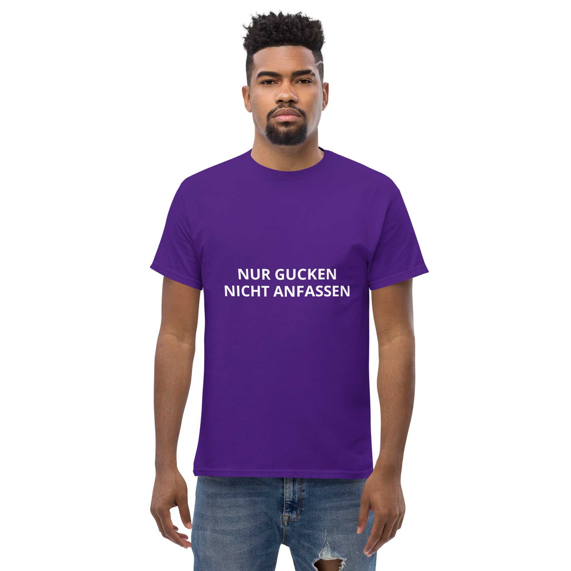 "Nur Gucken Nicht Anfassen"Klassisches Unisex T-ShirtDas klassische Unisex-T-Shirt aus 100 % Baumwolle sorgt für eine gerade Linie. Es sitzt schön, behält klare Linien an den Kanten und passt perfekt zu mehrschichtigen"Nur Gucken Nicht Anfassen"Klassisches Unisex