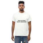 "Nur Gucken Nicht Anfassen"Klassisches Unisex T-ShirtDas klassische Unisex-T-Shirt aus 100 % Baumwolle sorgt für eine gerade Linie. Es sitzt schön, behält klare Linien an den Kanten und passt perfekt zu mehrschichtigen"Nur Gucken Nicht Anfassen"Klassisches Unisex