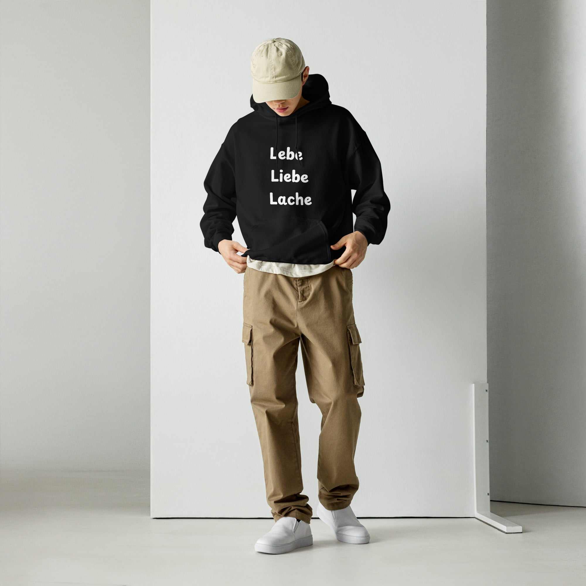 "Lebe, Liebe, Lache" kurzes Zitat Unisex Kapuzen pulloverJeder braucht einen gemütlichen Hoodie, in den man sich einkuscheln kann, also entscheide dich für einen, der weich, glatt und stylisch ist. Er ist die perfekte Wahl"Lebe, Liebe, Lache" kurzes Zitat Unisex Kapuzenpullover