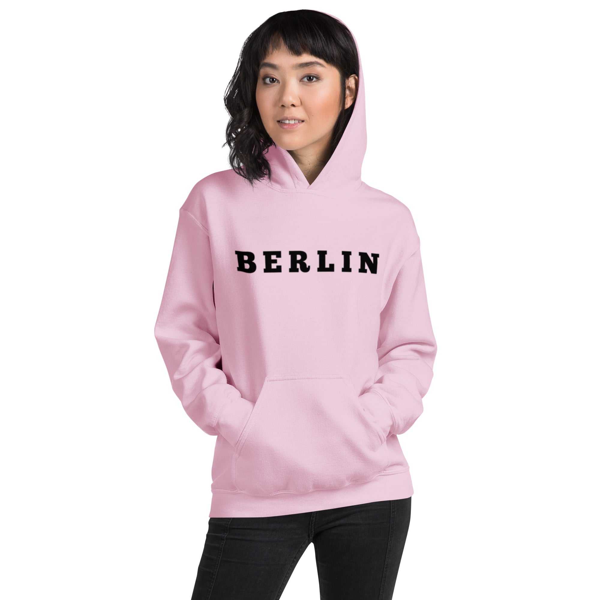 Berlin Unisex KapuzenpulloverJeder braucht einen gemütlichen Hoodie, in den man sich einkuscheln kann, also entscheide dich für einen, der weich, glatt und stylisch ist. Er ist die perfekte WahlBerlin Unisex Kapuzenpullover