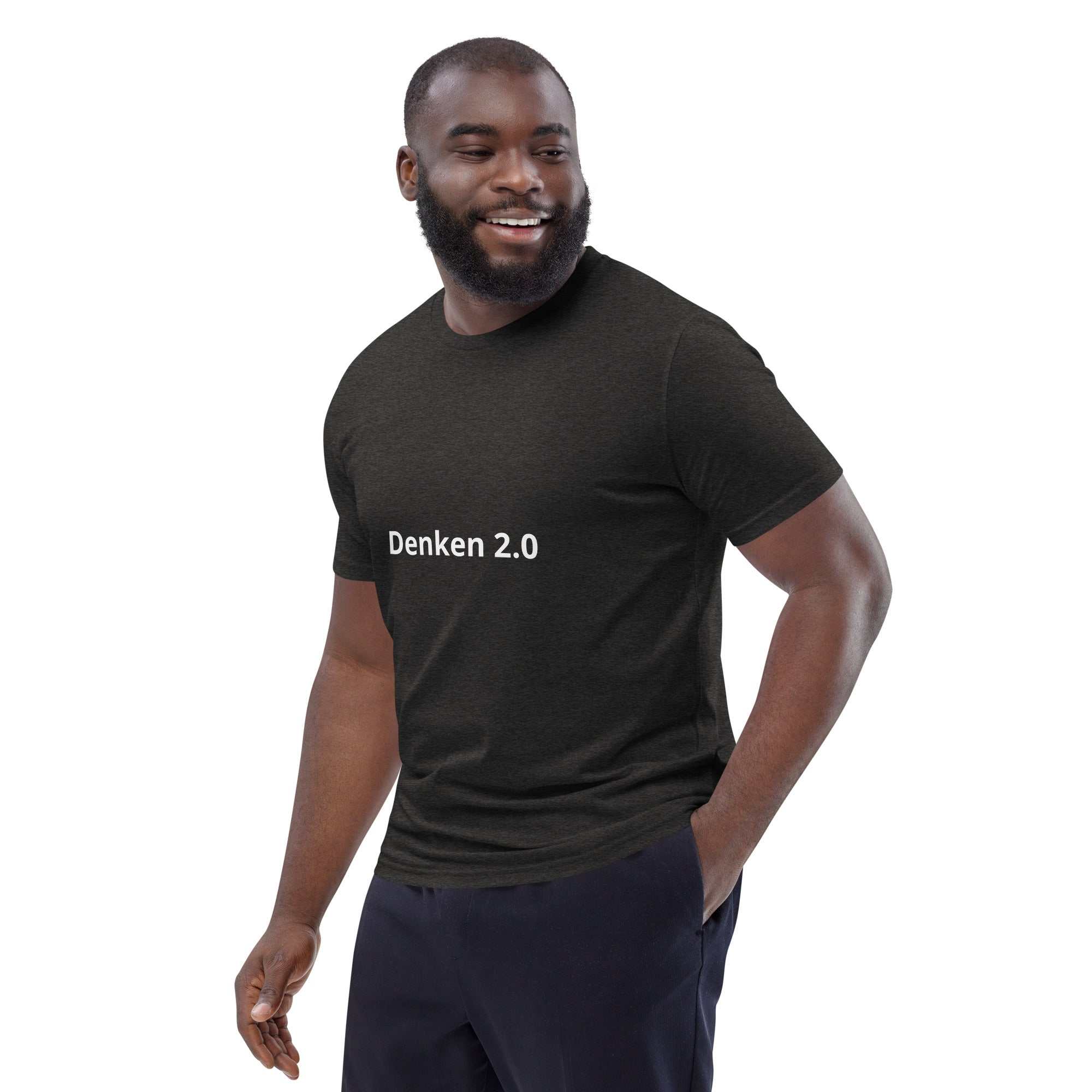 "Denken 2.0" Unisex-Bio-Baumwoll-T-ShirtDieses Unisex-T-Shirt aus 100 % ringgesponnener Bio-Baumwolle ist ein absolutes Muss. Es ist hochwertig, super bequem und das Beste von allem – umweltfreundlich. 
 
"Denken 2