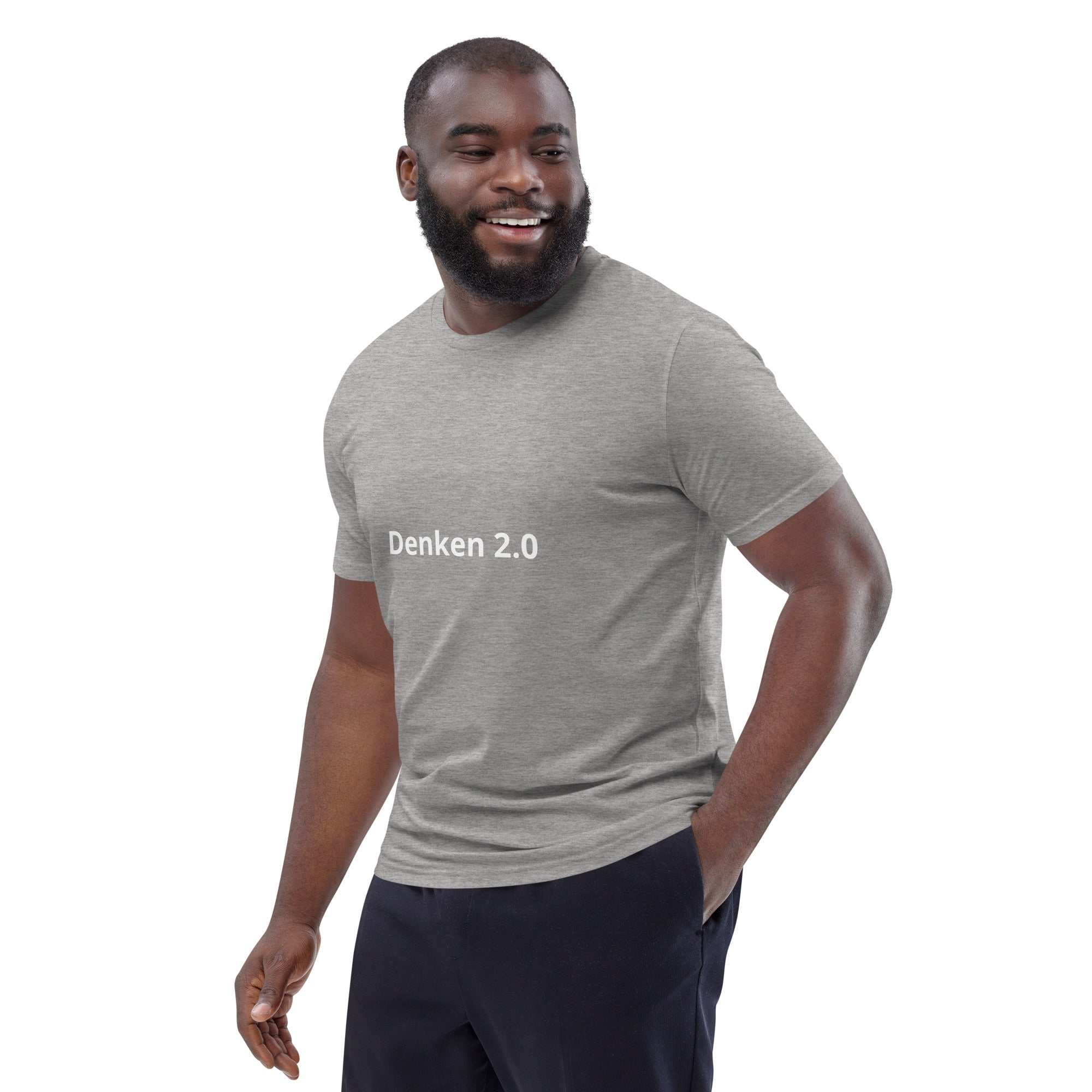 "Denken 2.0" Unisex-Bio-Baumwoll-T-ShirtDieses Unisex-T-Shirt aus 100 % ringgesponnener Bio-Baumwolle ist ein absolutes Muss. Es ist hochwertig, super bequem und das Beste von allem – umweltfreundlich. 
 
"Denken 2