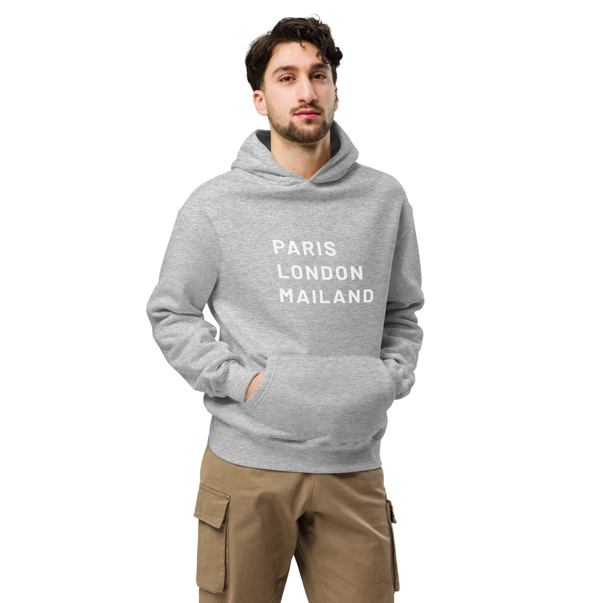 "PARIS LONDON MAILAND" Oversized-Unisex-HoodieMit diesem trendigen Oversized Hoodie setzt du überall einen stilvollen Akzent. Er eignet sich hervorragend zum Überziehen, hat eine lockere Passform und ist aus bes"PARIS LONDON MAILAND" Oversized-Unisex-Hoodie